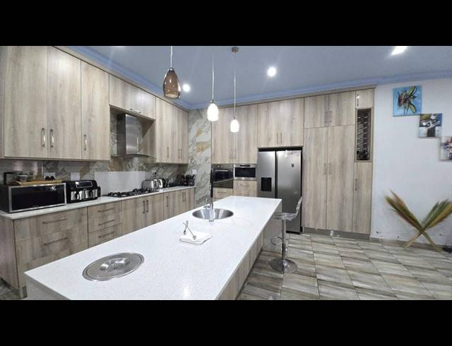 3 BEDROOM HOUSE FOR SALE IN VILLE D AFRIQUE